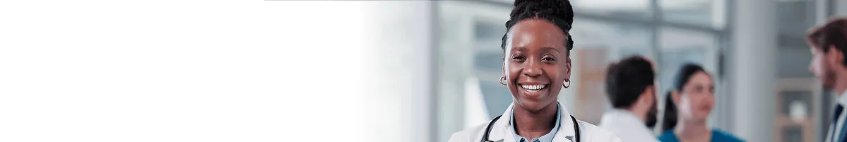 Médica sorrindo