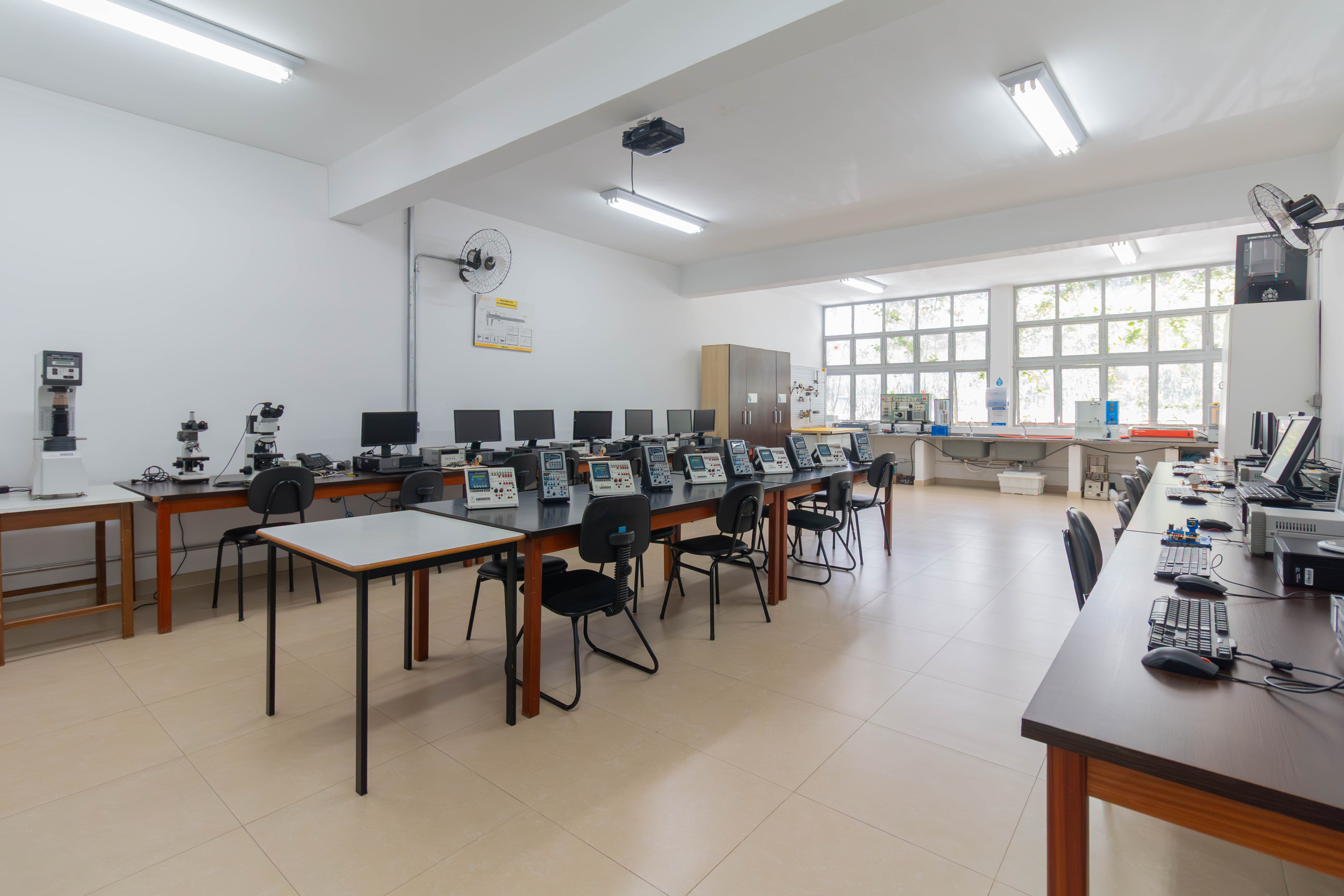 Foto das instalações do curso - Imagem 9